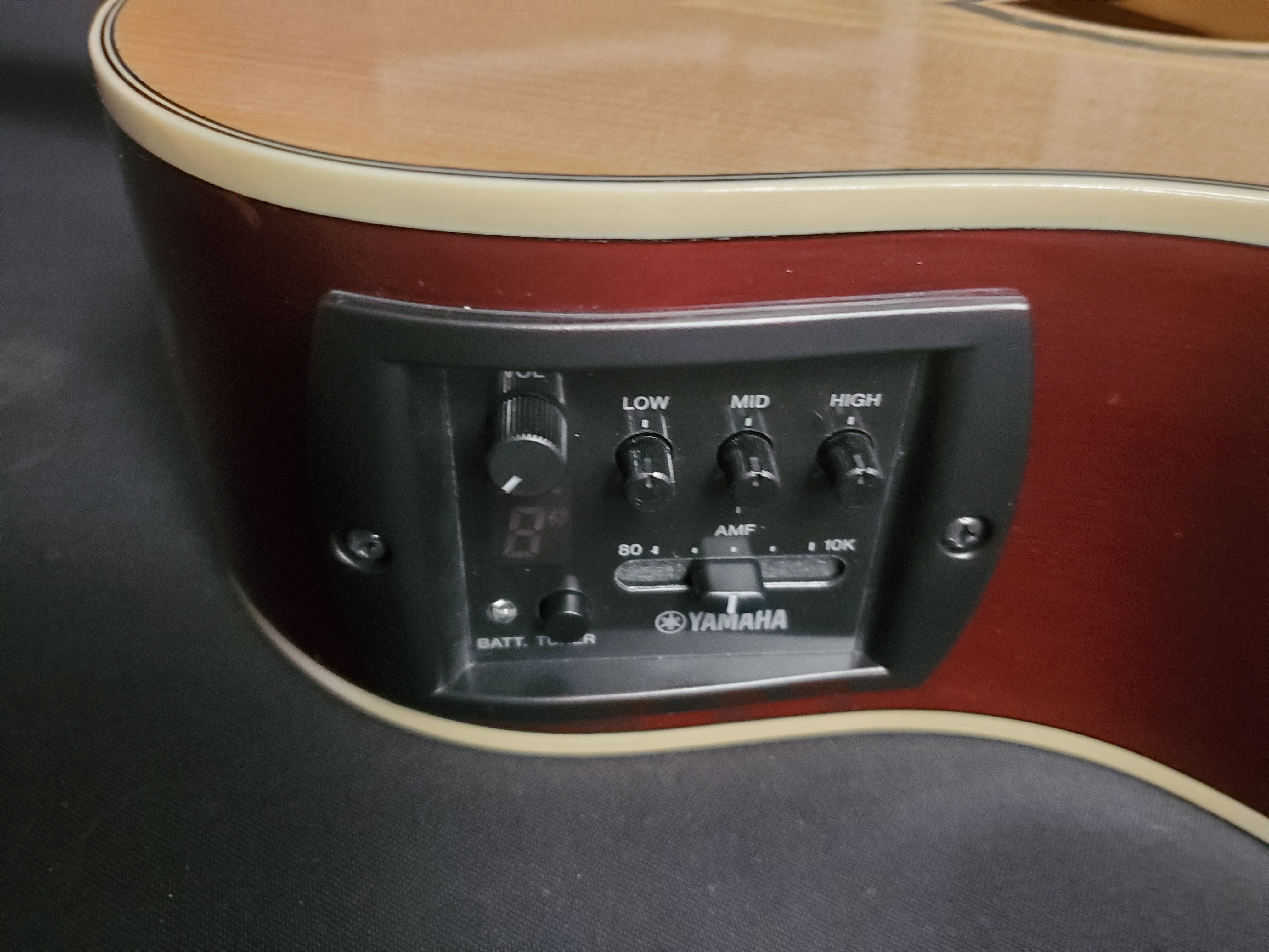 Yamaha APX600 – R & R Guitars