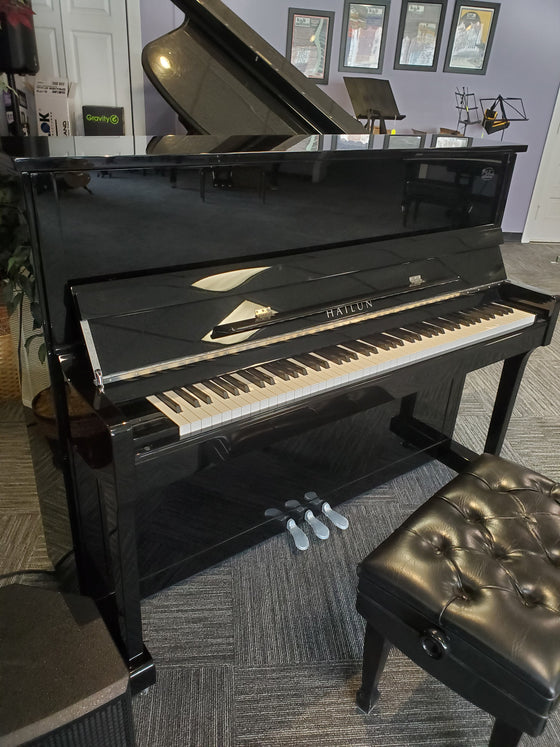 Yamaha B1 PE Upright Piano In Polished Ebony